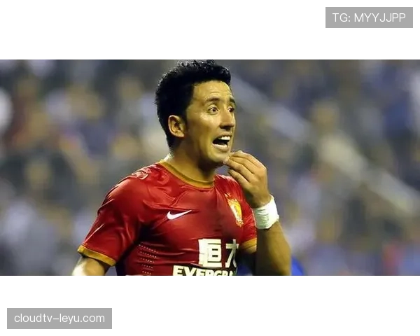 奥斯梅恩：从新星到世界级中锋的荣誉跃迁解析